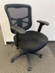 Used Executive Desk Chair - Mesh Back - Black - ITEM #:150164 - Img 1 of 3