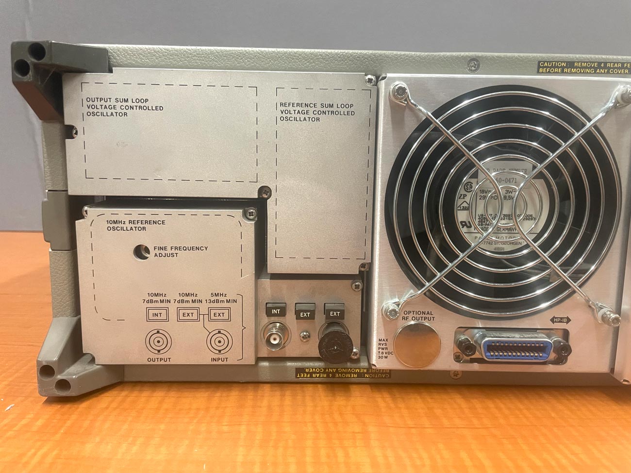 Used HP 8662A Synthesized Signal Generator 10kHz-1280MHz Opt 003