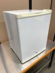 Used Frigidaire Mini Fridge Refrigerator FRC252GW - ITEM #:880045 - Img 2 of 5