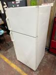 Hotpoint HTS17CBTHRWW Top-Freezer Refrigerator - ITEM #:880050 - Img 2 of 6
