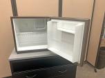 Used GE Mini Refrigerator Fridge - Wood Panel Decor - ITEM #:880056 - Img 4 of 5